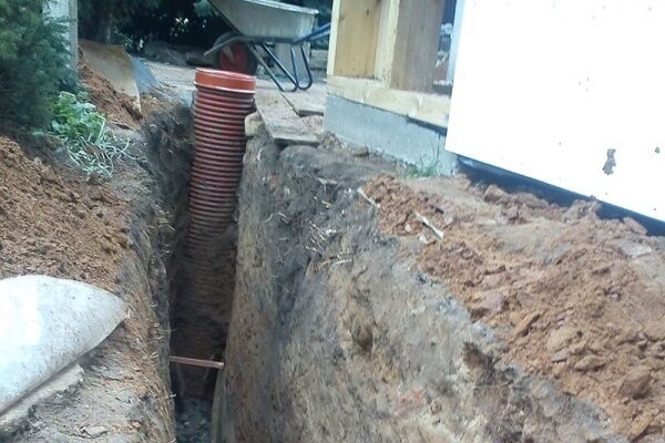 Устройство дренажа вокруг дома: проектирование и обустройство дренажной системы своими руками