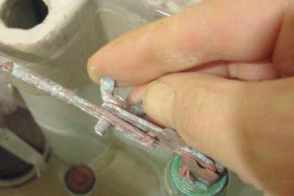 Как провести ремонт унитаза своими руками: разбор распространенных поломок Как провести ремонт унитаза своими руками: разбор распространенных поломок