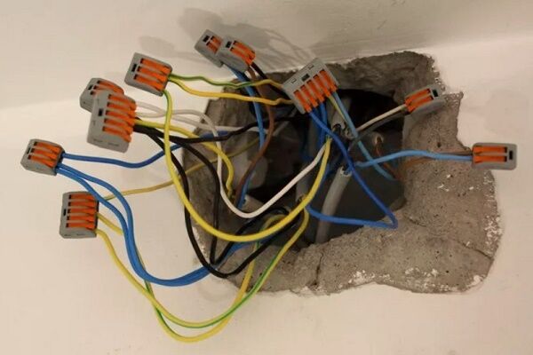 Клеммы для соединения проводов: какие клеммники лучше и как с ними работать