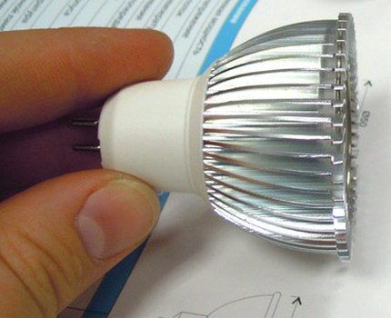 Потолочные светодиодные лампы: виды, критерии выбора, лучшие производители