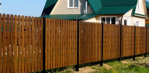 Строительство забора из лиственницы Строительство забора из лиственницы