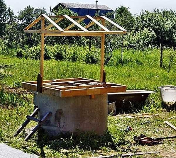 Оформление колодца: колодезный домик (открытый и закрытый) Оформление колодца: колодезный домик (открытый и закрытый)