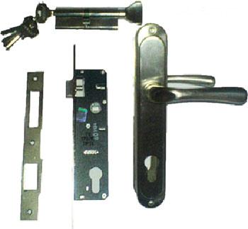 Как правильно врезать замок в калитку из профнастила Как правильно врезать замок в калитку из профнастила