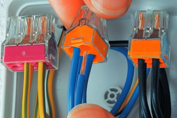 Клеммы для соединения проводов: какие клеммники лучше и как с ними работать