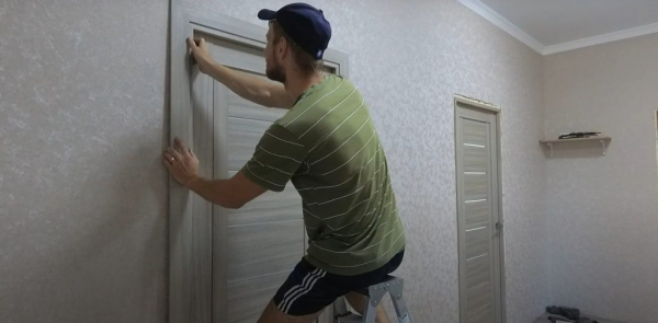 Установка межкомнатных дверей своими руками