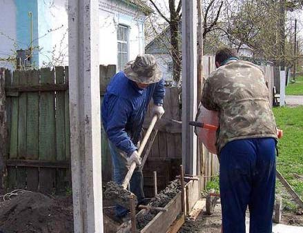 Заборы из бетонных панелей
