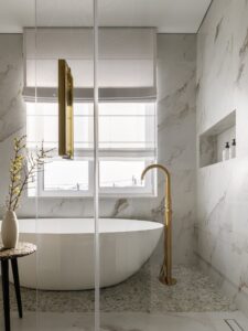 Чистая база с ярким декором Чистая база с ярким декором