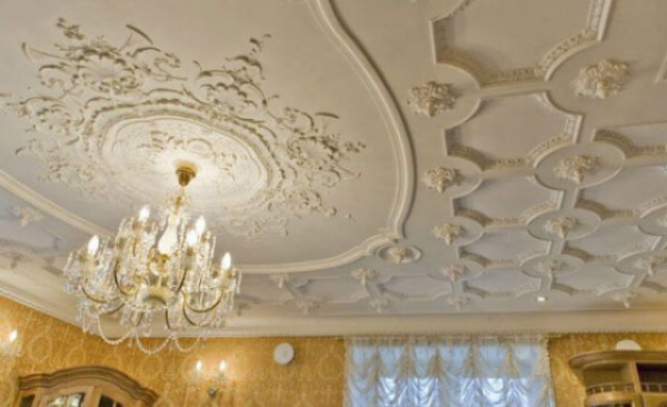 Обзор оформления потолков: общеизвестные и необычные варианты. Обзор оформления потолков: общеизвестные и необычные варианты.