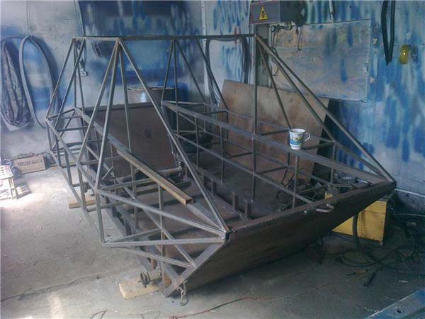 Гусеничный вездеход амфибия: чертежи, фото и описание изготовления Гусеничный вездеход амфибия: чертежи, фото и описание изготовления