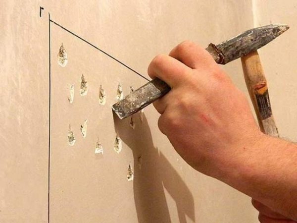 Как правильно отштукатурить стену?