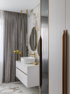 Чистая база с ярким декором Чистая база с ярким декором