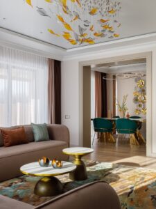 Чистая база с ярким декором Чистая база с ярким декором