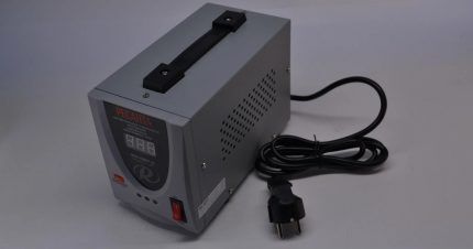 Рейтинг стабилизаторов напряжения для дома: популярная десятка среди покупателей + нюансы выбора Рейтинг стабилизаторов напряжения для дома: популярная десятка среди покупателей + нюансы выбора