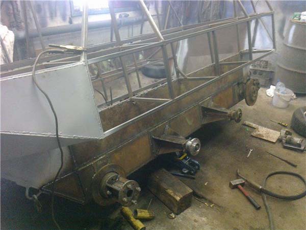 Гусеничный вездеход амфибия: чертежи, фото и описание изготовления Гусеничный вездеход амфибия: чертежи, фото и описание изготовления