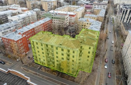 В москве с торгов продали дом, известный как «ворота коммуны» 1