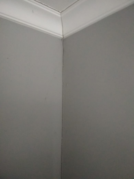 Почему трескается шпаклевка на стенах и как заделать трещины? Почему трескается шпаклевка на стенах и как заделать трещины?