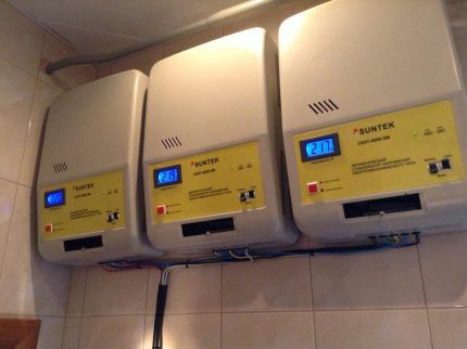 Рейтинг стабилизаторов напряжения для дома: популярная десятка среди покупателей + нюансы выбора Рейтинг стабилизаторов напряжения для дома: популярная десятка среди покупателей + нюансы выбора