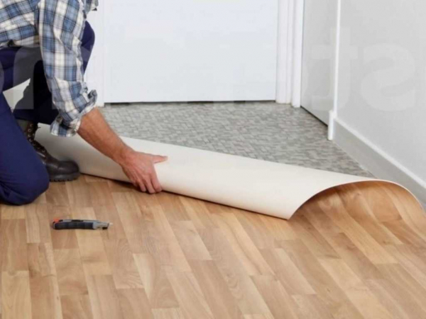 Монтаж линолеума на клей: правила клеения на разные типы оснований Монтаж линолеума на клей: правила клеения на разные типы оснований