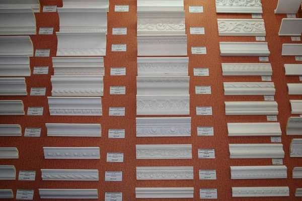 Как резать потолочный плинтус в углах Как резать потолочный плинтус в углах