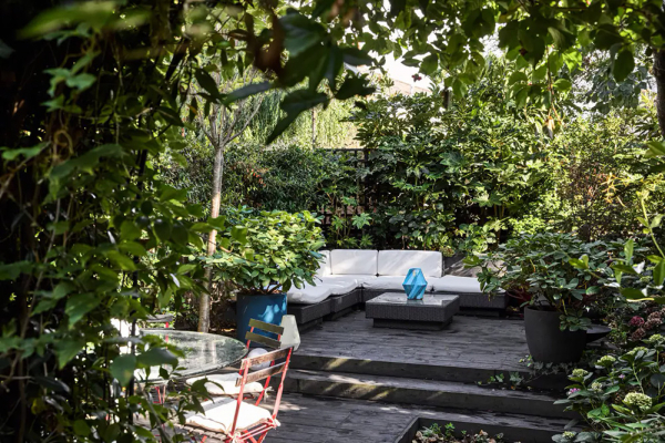 Цветной кирпич и причудливая мебель: неожиданный интерьер в лондоне Цветной кирпич и причудливая мебель: неожиданный интерьер в лондоне