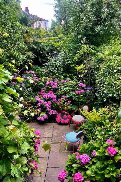 Цветной кирпич и причудливая мебель: неожиданный интерьер в лондоне Цветной кирпич и причудливая мебель: неожиданный интерьер в лондоне