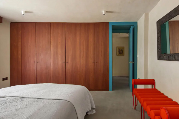 Цветной кирпич и причудливая мебель: неожиданный интерьер в лондоне Цветной кирпич и причудливая мебель: неожиданный интерьер в лондоне