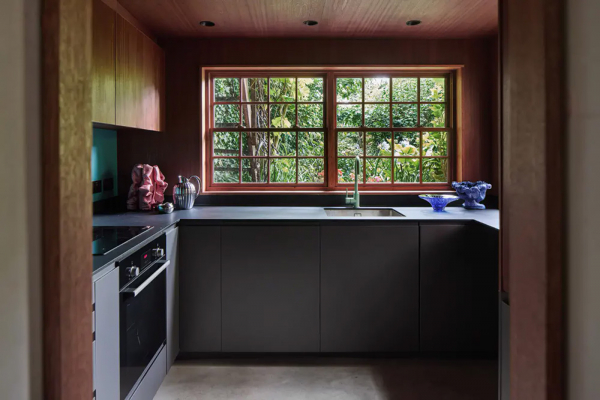 Цветной кирпич и причудливая мебель: неожиданный интерьер в лондоне Цветной кирпич и причудливая мебель: неожиданный интерьер в лондоне