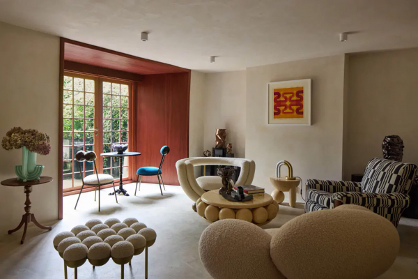 Цветной кирпич и причудливая мебель: неожиданный интерьер в лондоне Цветной кирпич и причудливая мебель: неожиданный интерьер в лондоне