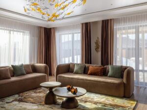 Чистая база с ярким декором Чистая база с ярким декором