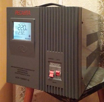 Рейтинг стабилизаторов напряжения для дома: популярная десятка среди покупателей + нюансы выбора Рейтинг стабилизаторов напряжения для дома: популярная десятка среди покупателей + нюансы выбора