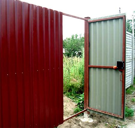 Установка ворот из профнастила с калиткой Установка ворот из профнастила с калиткой