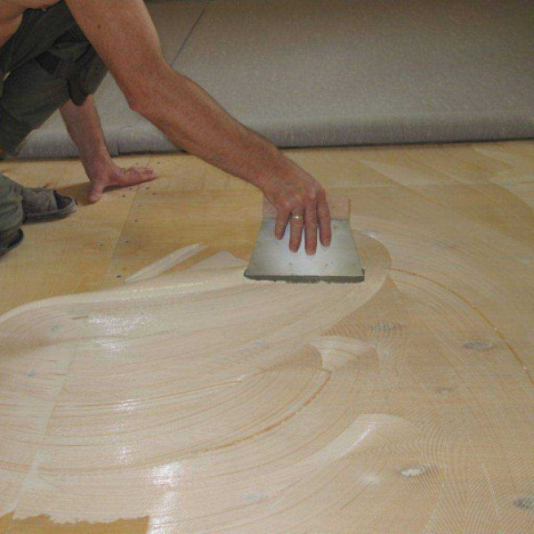 Монтаж линолеума на клей: правила клеения на разные типы оснований Монтаж линолеума на клей: правила клеения на разные типы оснований