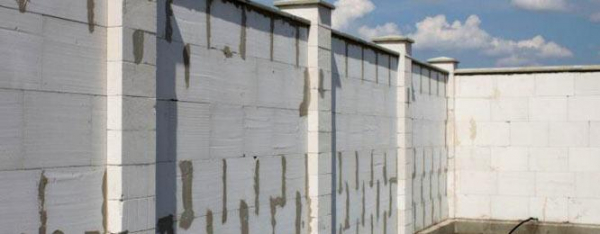 Забор из газобетона 1