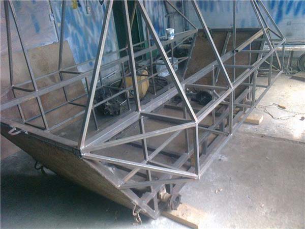 Гусеничный вездеход амфибия: чертежи, фото и описание изготовления Гусеничный вездеход амфибия: чертежи, фото и описание изготовления