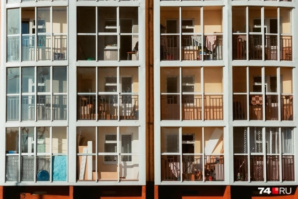 Как покупатели квартир у жертв мошенников остаются без жилья и денег — три реальные истории