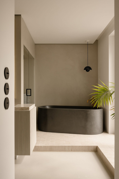 Эффектный современный дизайн мансардной квартиры с сауной в кракове