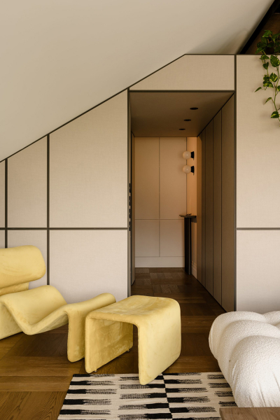 Эффектный современный дизайн мансардной квартиры с сауной в кракове