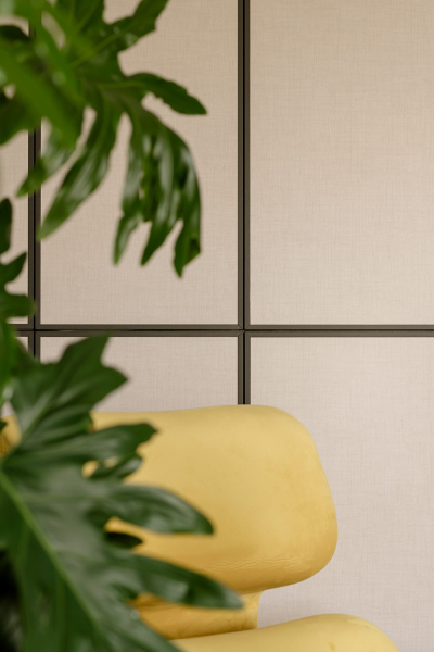 Эффектный современный дизайн мансардной квартиры с сауной в кракове