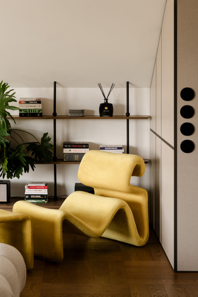 Эффектный современный дизайн мансардной квартиры с сауной в кракове