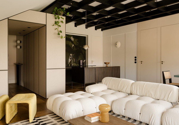 Эффектный современный дизайн мансардной квартиры с сауной в кракове