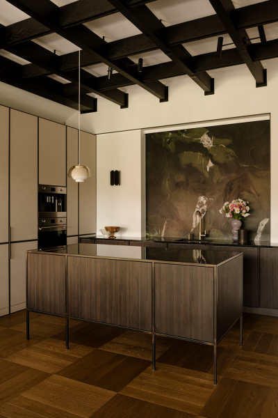 Эффектный современный дизайн мансардной квартиры с сауной в кракове