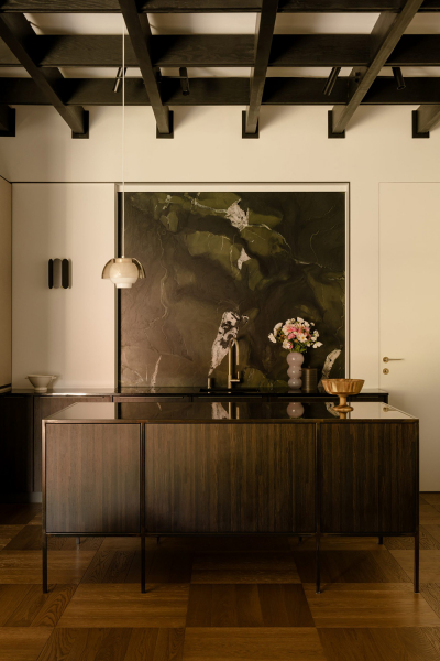 Эффектный современный дизайн мансардной квартиры с сауной в кракове