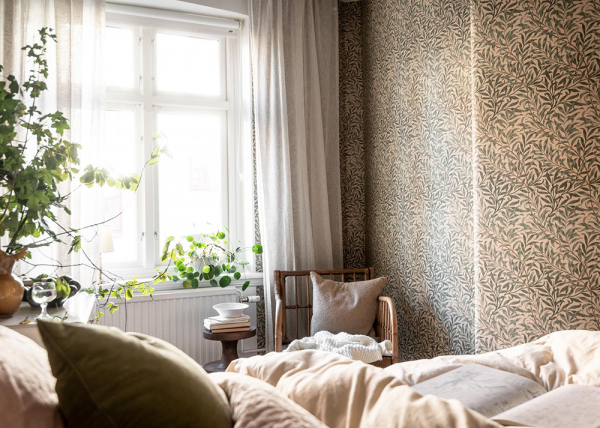 Интерьер, в котором настроение создают цветочные обои Интерьер, в котором настроение создают цветочные обои