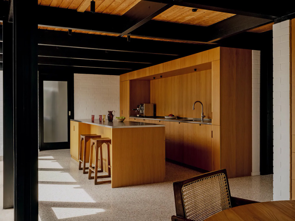 Как в калифорнии: уютная mid-century вилла инфлюенсера в гамбурге Как в калифорнии: уютная mid-century вилла инфлюенсера в гамбурге