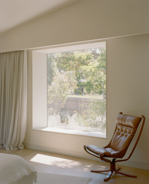 Нежный минимализм в дизайне светлого дома в австралии