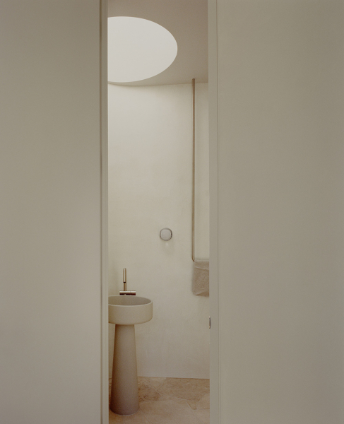 Нежный минимализм в дизайне светлого дома в австралии