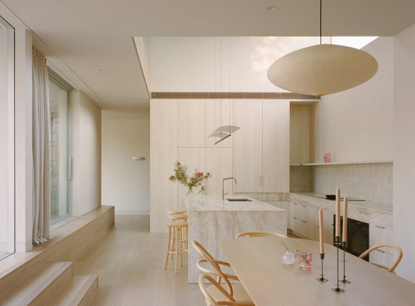 Нежный минимализм в дизайне светлого дома в австралии