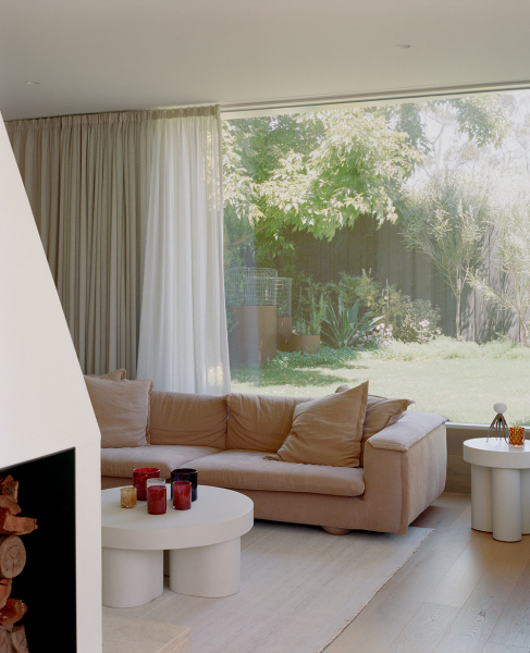 Нежный минимализм в дизайне светлого дома в австралии