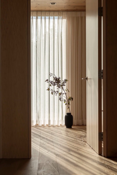 Современный дом для отдыха и медитаций на острове, парящий над землёй Современный дом для отдыха и медитаций на острове, парящий над землёй