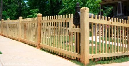 Установка маленького забора на участке Установка маленького забора на участке